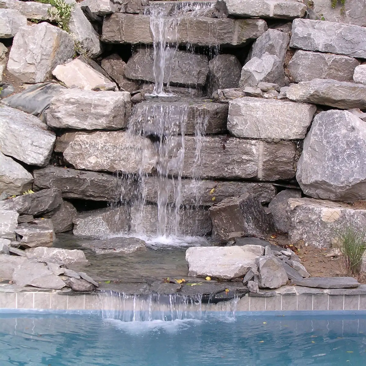 Tiered retaining wall with planting beds by Earth Art